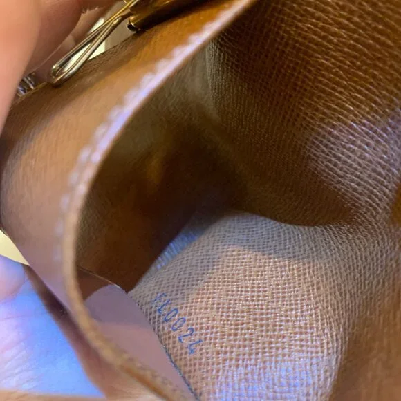 Louis Vuitton Monogram 4 key Multicles Holder Case - Picture 12 of 12